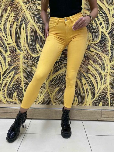 Spodnie z wysokim stanem z elastycznego materiału 