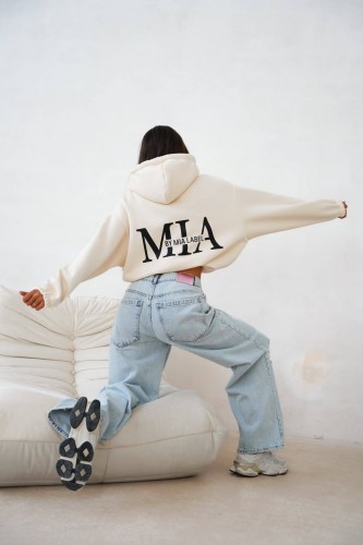 Krótka bluza logo By Mia  Label z troczkami   