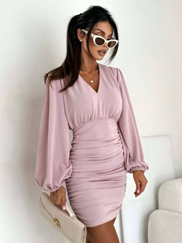 Sukienka mini marszczona z szerokimi rękawami Megi B    