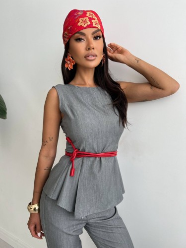 Elegancka bluzka z baskinką Le Pari  