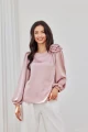 evelyn---satynowa-bluzka-z-ozdobna-roza-roz.webp